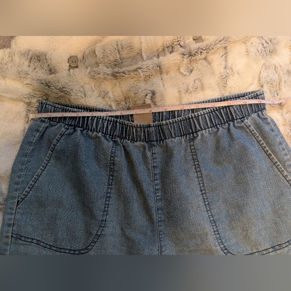 Women's Vintage White Stag Crop Denim Pants - Picture 4 of 12